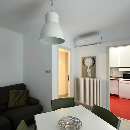 Paloma Center Town Apartment